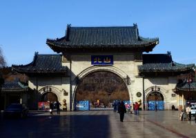 Gate of Jilin Beishan Park 